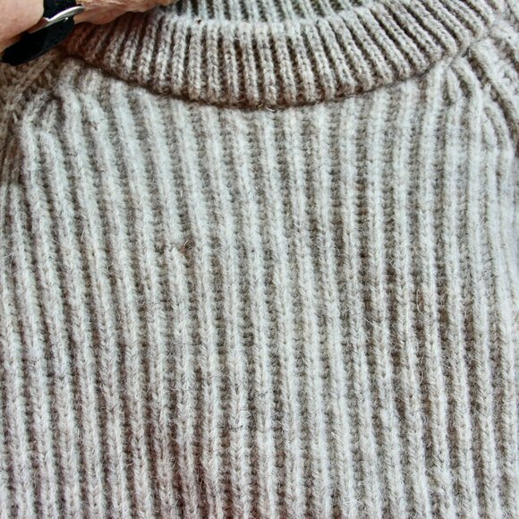 Heavy wool Woolyback sweater for men from England - Picture 5 of 7